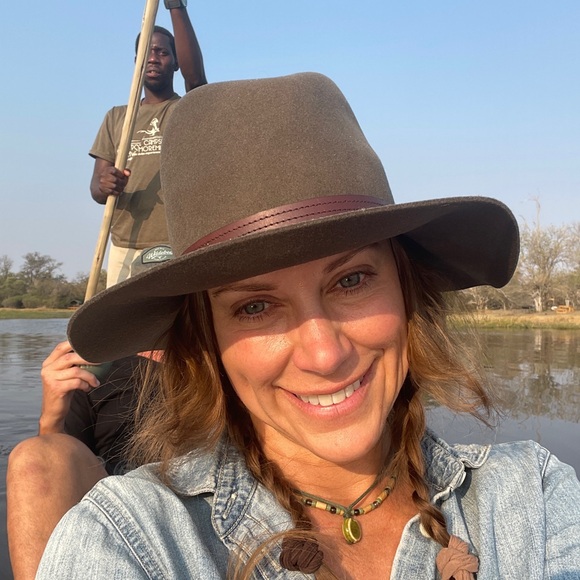 Meet your Posher, Amy - Picture 2 of 16